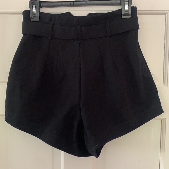 H&M stretch belted shorts - Picture 4 of 4